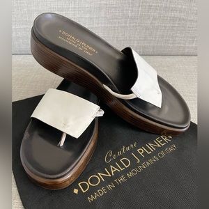 Donald J Pliner FIFI Wedge Thong Sandals White, Size 8N
100%  Leather
